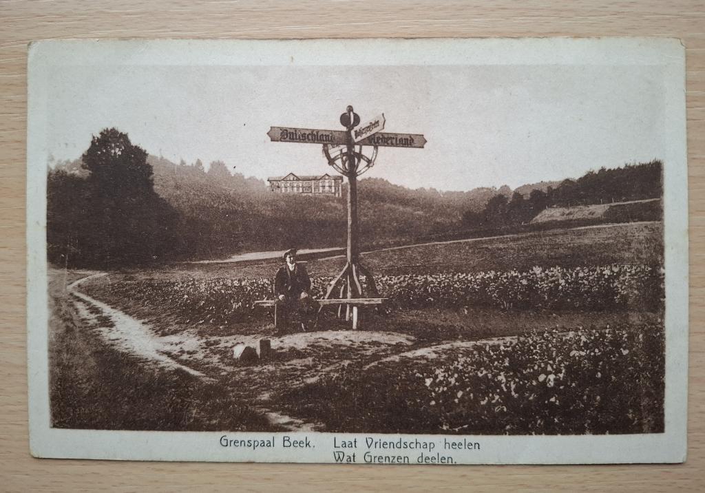 Oude ansichtkaart Grenspaal Beek – rond 1930, Verzenden, 1920 tot 1940, Ongelopen, Limburg