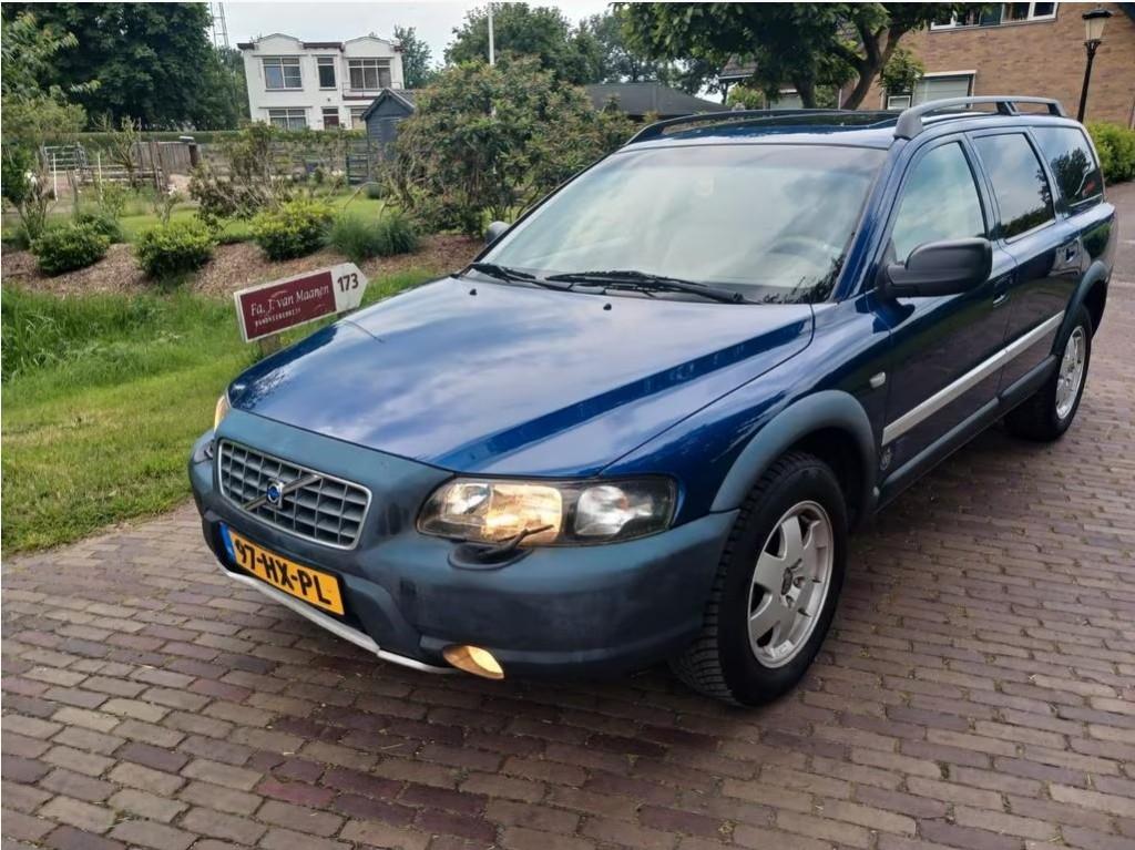 VERKOCHT Volvo XC70 2.4 T 4WD AUT 2002 Blauw met beige leder, Automaat, 1800 kg, Blauw, XC70