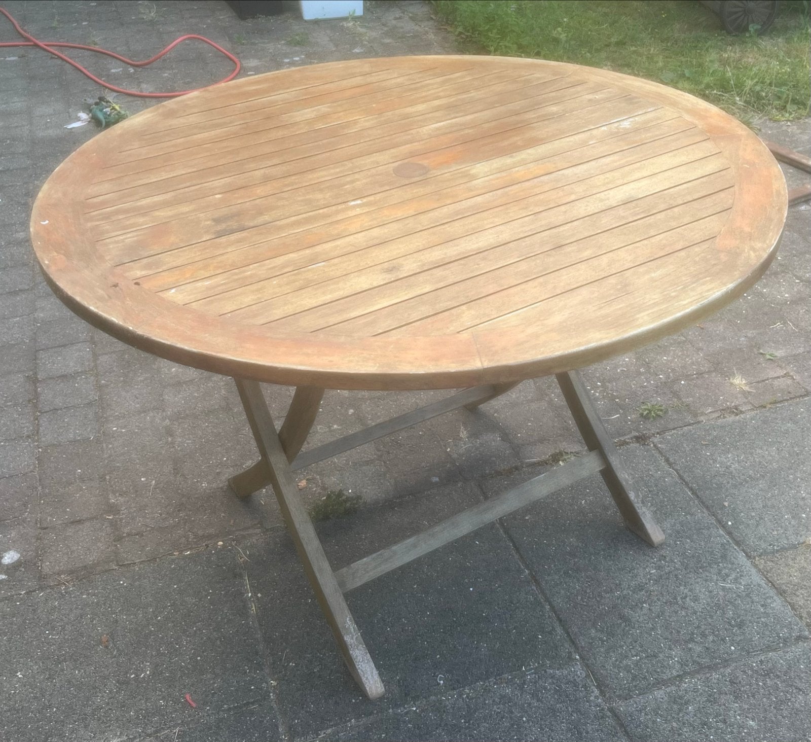 Houten tuinset: ronde tafel, 2 stoelen, bijzettafeltje, Tuin en Terras, Gebruikt, Eettafel, Tuinset, Hout