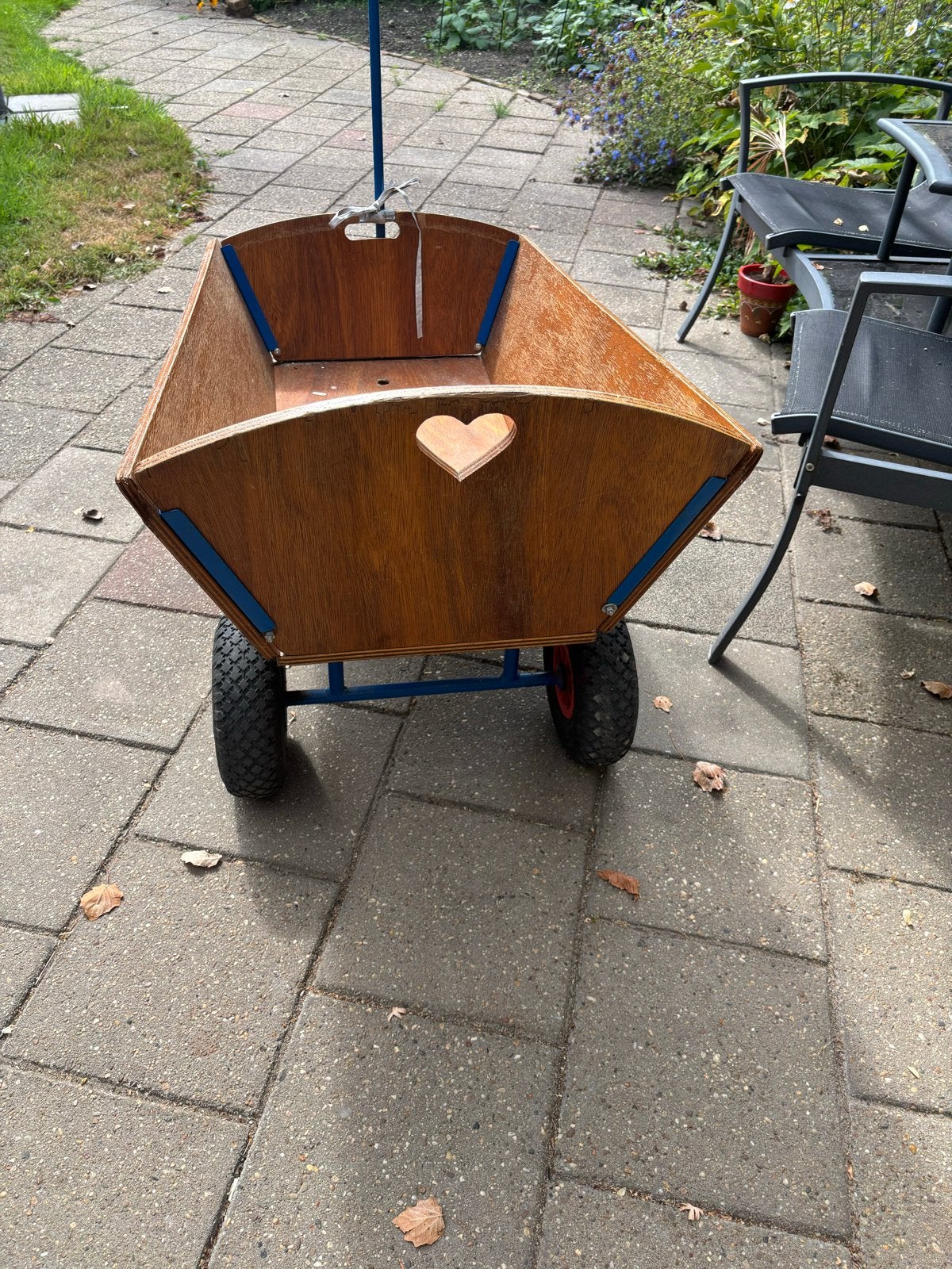 Houten bolderkar met hartuitsparing, Ophalen, Gebruikt