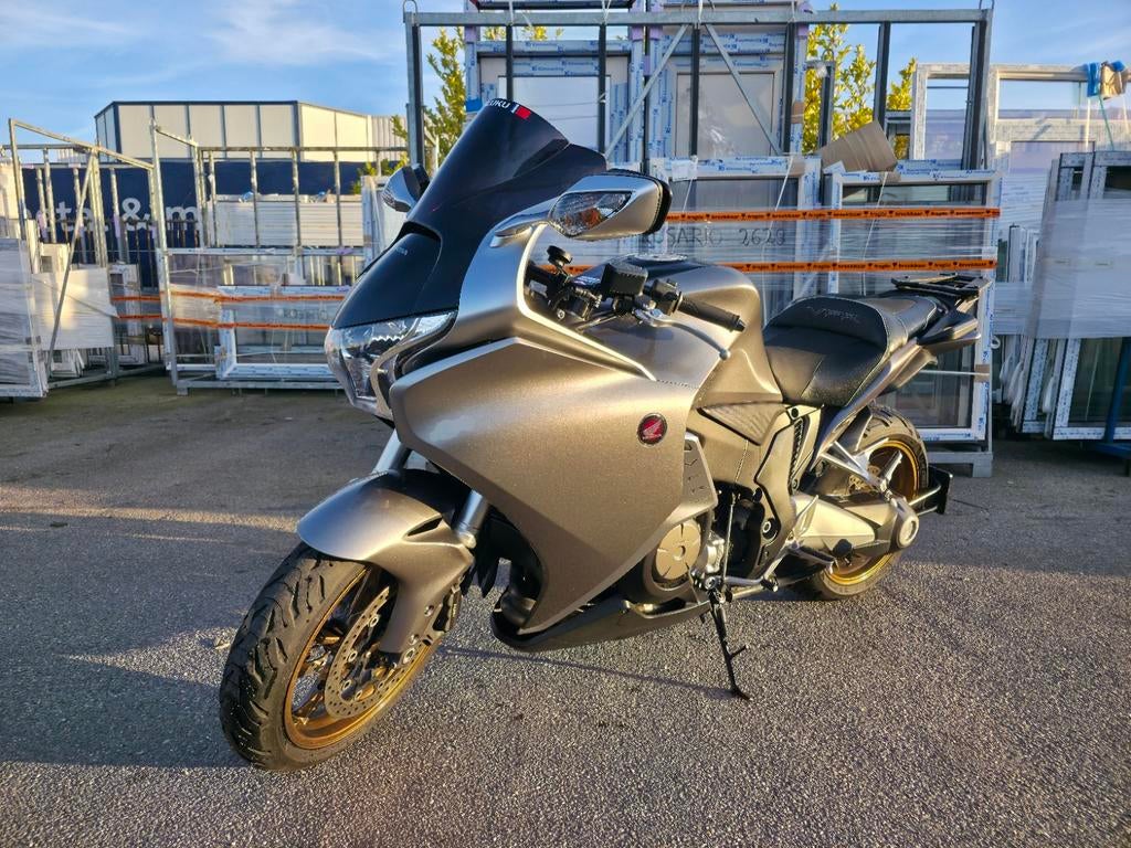 Honda VFR1200F 180pk, 4 cilinders, Motorrijbewijs A, 1237 cc, Particulier