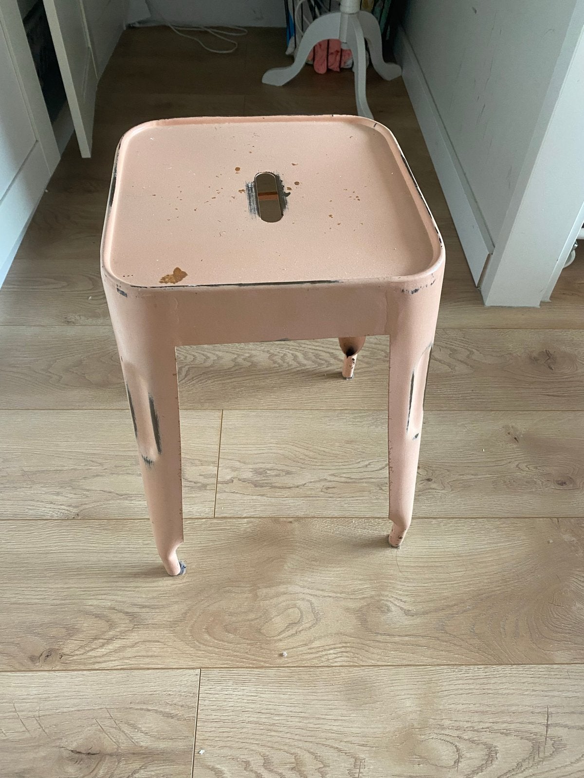 Roze metalen krukje - Industriële stijl, Ophalen, Gebruikt, IJzer