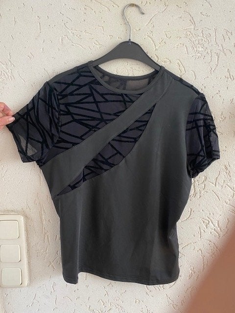 zwart shirt met korte mouw en fluweel strepen maat 44/46, Kleding | Dames, Zwart, Maat 46/48 (XL) of groter, Ophalen of Verzenden