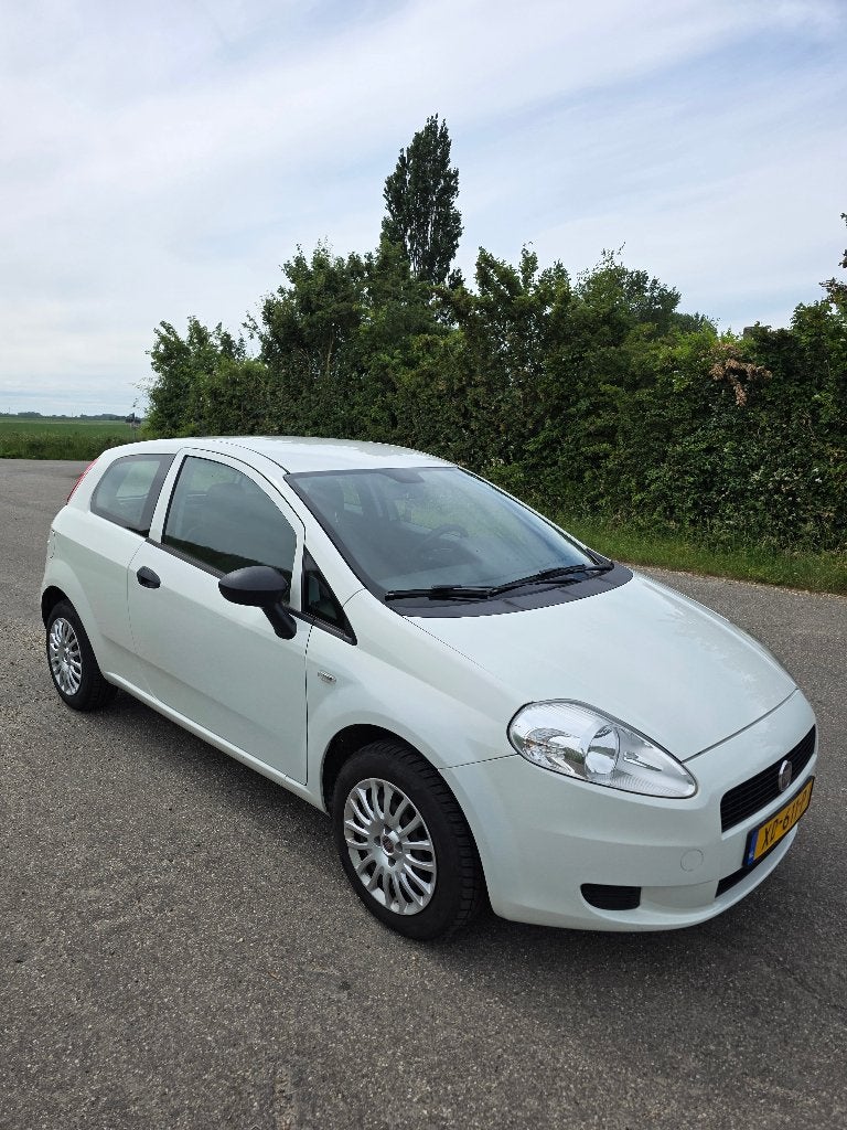 Fiat Punto 1.2 51KW/69PK 3DR Grande 2012 Wit, Voorwielaandrijving, Stof, 40 €/maand, 4 cilinders