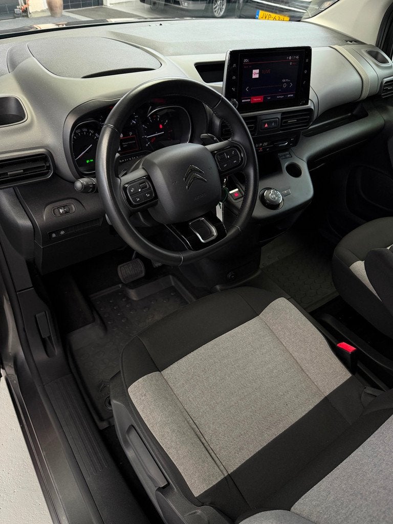 Citroen Berlingo 1.2 PureTech Rip Curl Edition CarPlay Camer, Gebruikt, Zwart, 1199 cc, Met garantie (alle)