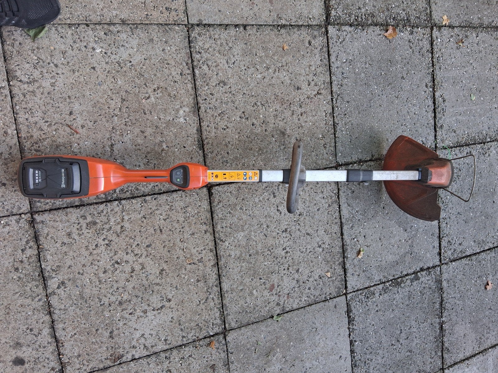 te koop huqvarna bosmaaier met defect, Ophalen, Gebruikt, Accu