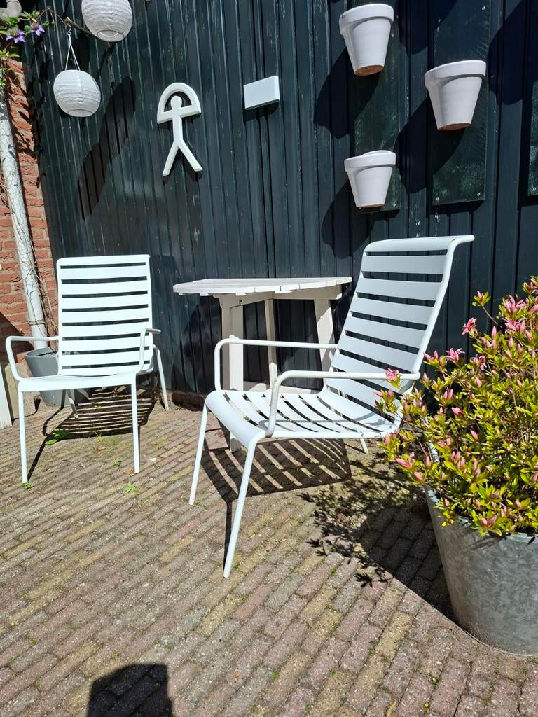 Twee witte tuinstoelen, Ophalen, Metaal