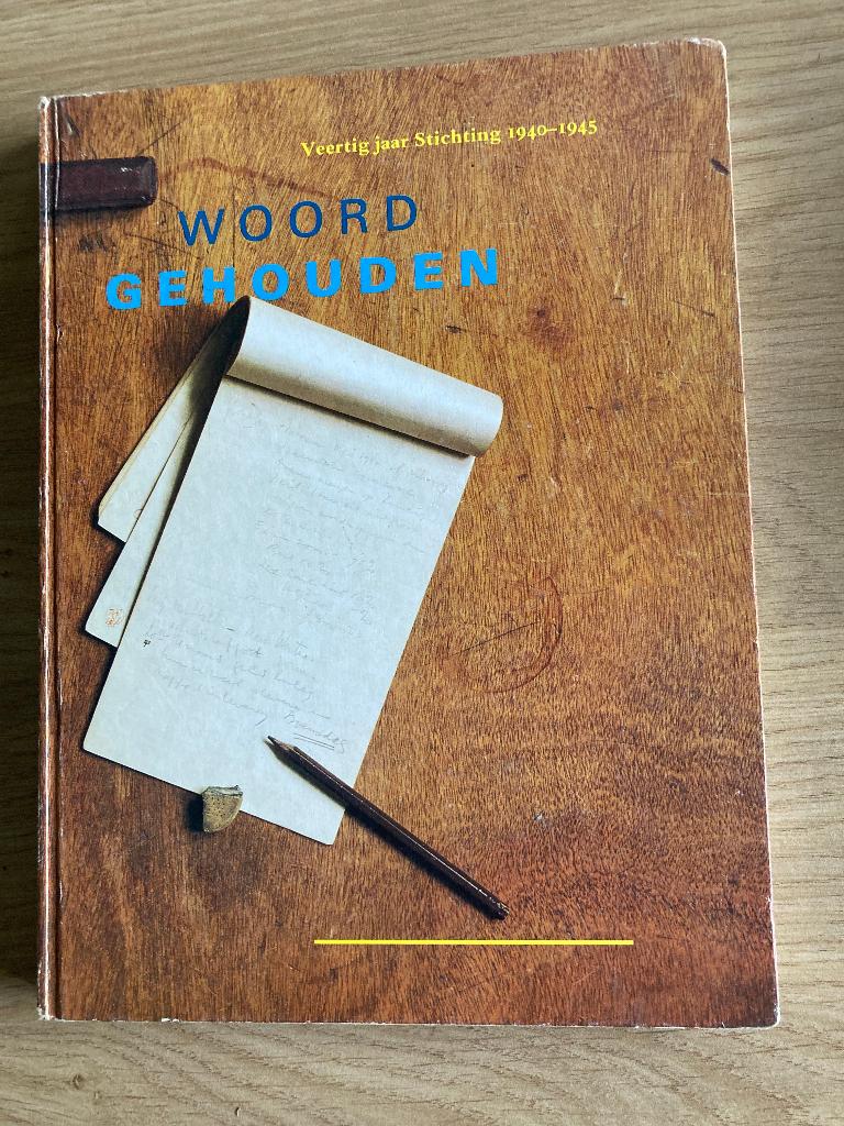 Boek Veertig jaar stichting 1940 - 1945, Boeken, Ophalen of Verzenden, Tweede Wereldoorlog, Gelezen, Algemeen