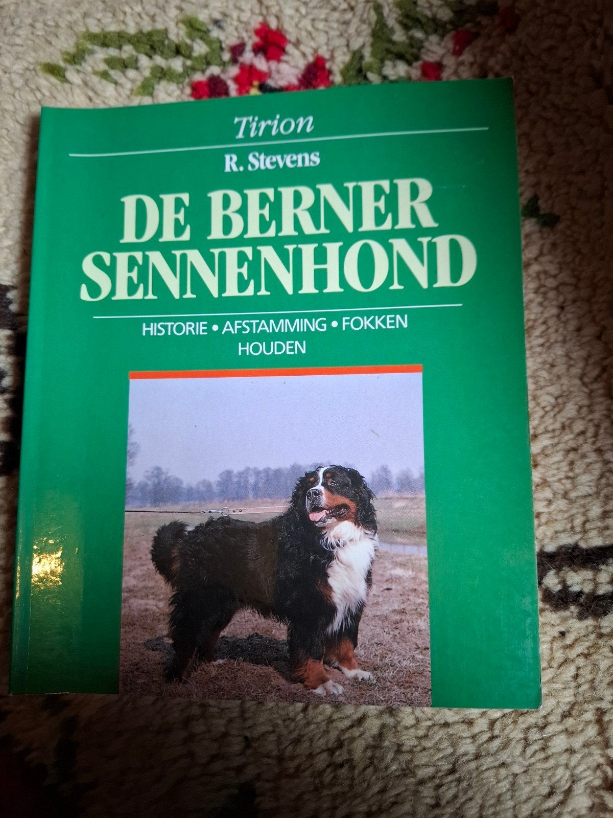 De Berner Sennenhond - Tirion R. Stevens, Ophalen of Verzenden, Gelezen, Honden, R. Stevens