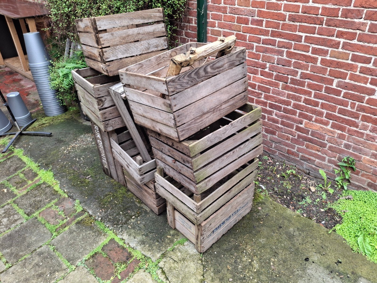 Houten kratjes, Ophalen