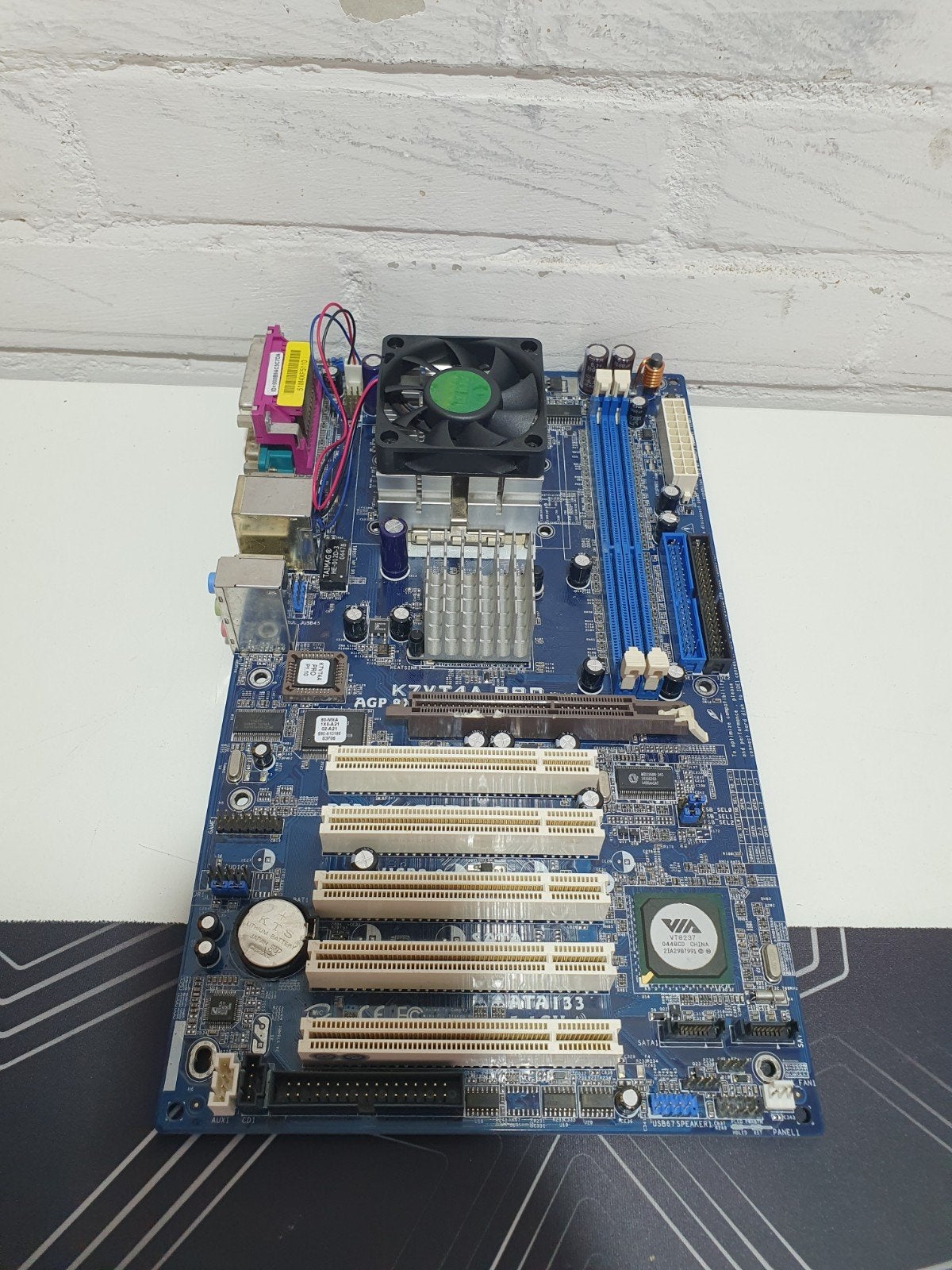 ASRock K7VT4A Pro Moederbord Socket 462 + AMD Sempron 2600+, Computers en Software, Moederborden, ., LGA 462, Refurbished, Ophalen of Verzenden
