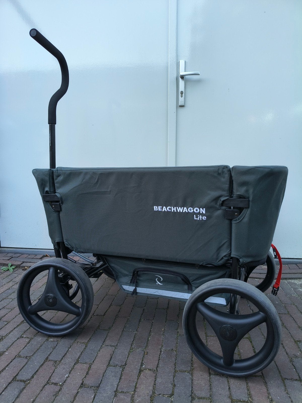 Beachwagon Lite met rem, trunk bag, binnenhoes en afdekhoes, Ophalen, Opvouwbaar, Zo goed als nieuw
