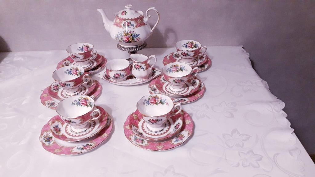 Royal Albert lady  carlyle  thee servies, Antiek en Kunst, Antiek | Servies compleet, Ophalen of Verzenden