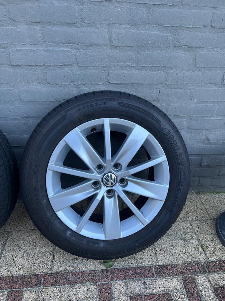 VW Polo wielen + zo goed als nieuwe banden, Ophalen, Zo goed als nieuw