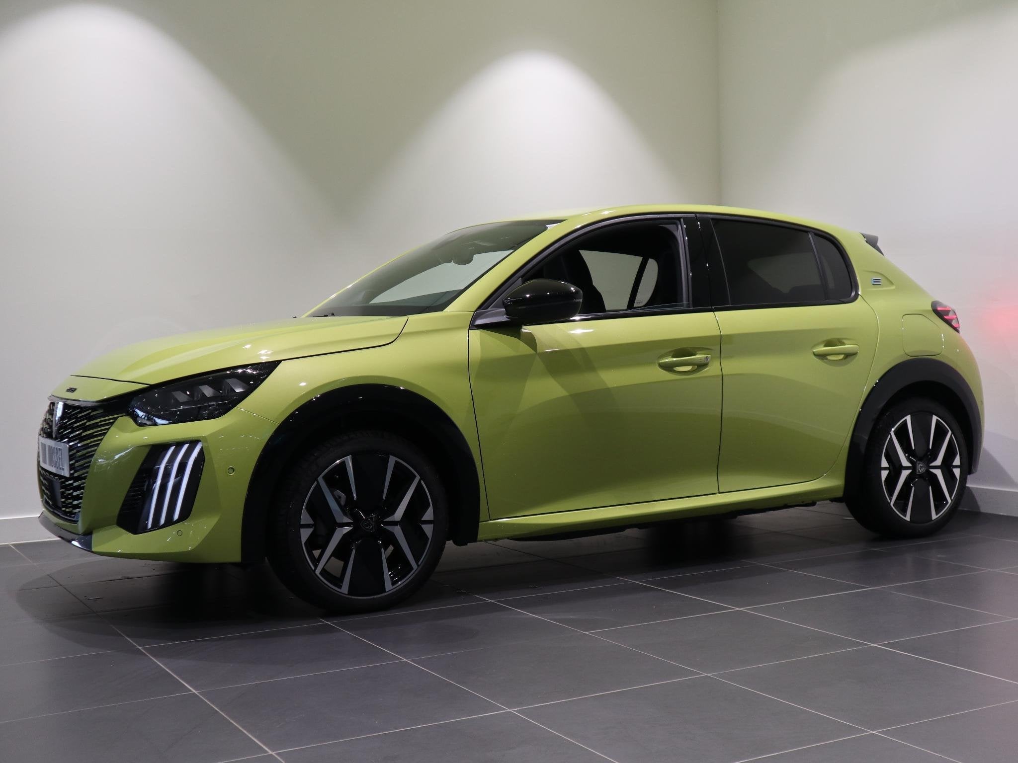 Peugeot e-208 EV GT 51 kWh - FULL OPTIONS! - ALCANTARA INTER, Auto's, Stof, 156 pk, Automatische klimaatregeling, Nieuw