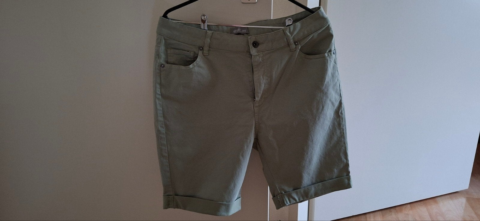 Prachtige nieuwe bermuda korte broek, Verzenden, Nieuw, Overige kleuren