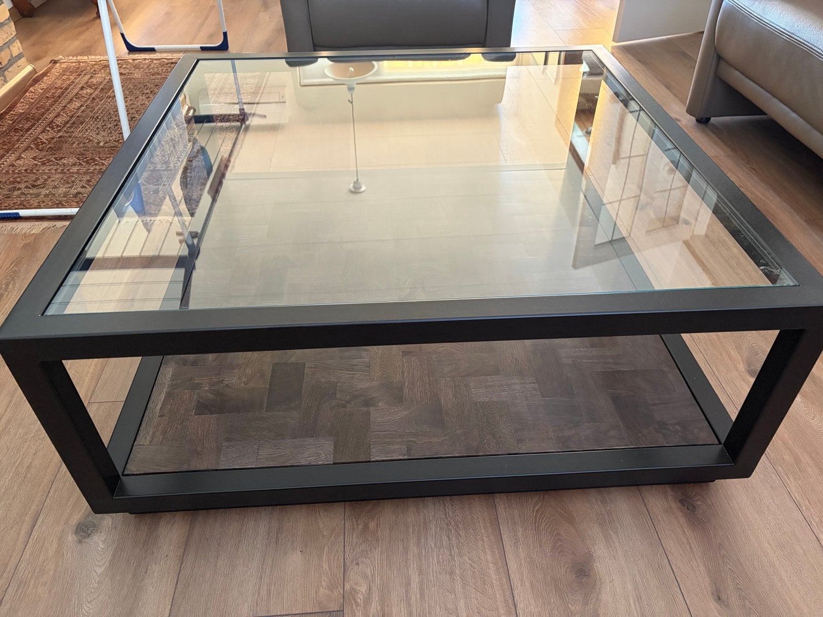 Foto 4 van Moderne Salontafel RM Roger met Glasplaat en Houten Onderbla
