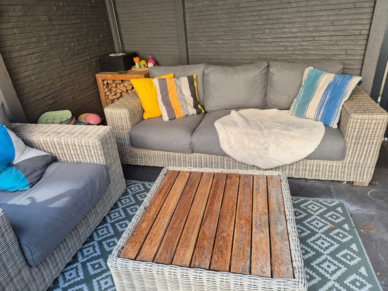 Loungeset met 3-zitsbank, 2 fauteuils en salontafel