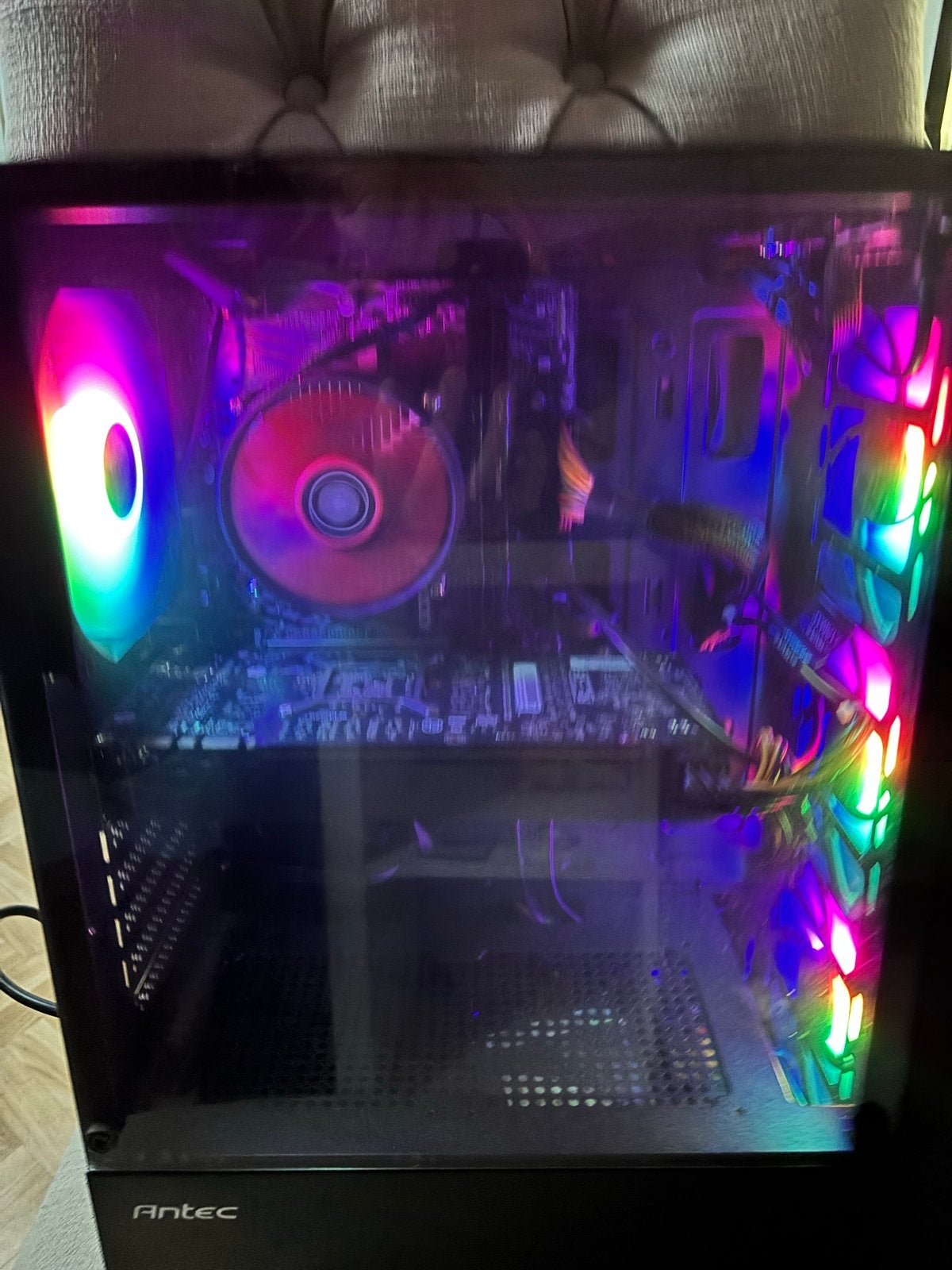 Gaming PC met RGB verlichting en monitor, Ophalen, Zo goed als nieuw, Gaming, Met videokaart