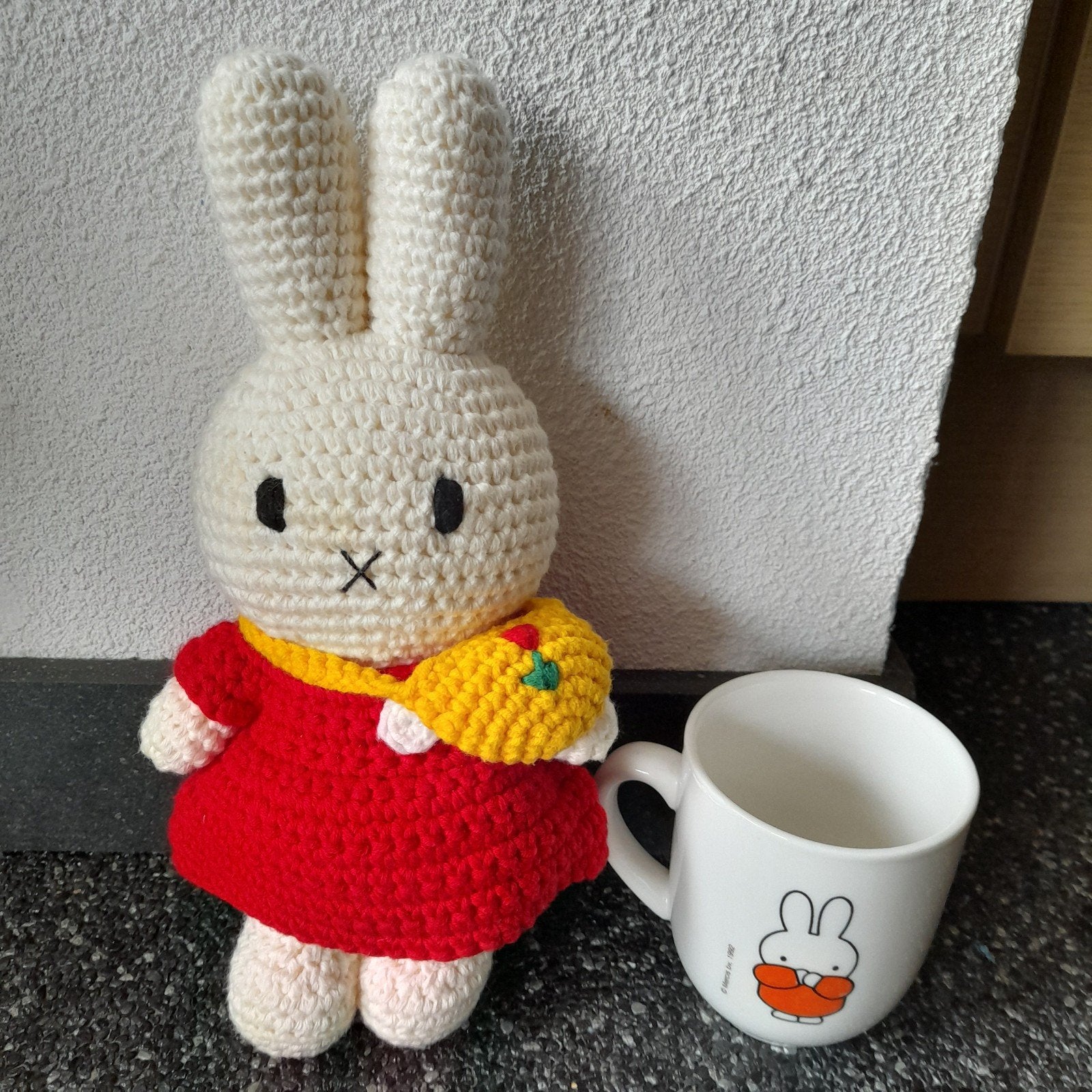 Gehaakte Nijntje knuffel (25cm) en Nijntje mok, Handgemaakt, Konijn, Nijntje, Ophalen of Verzenden