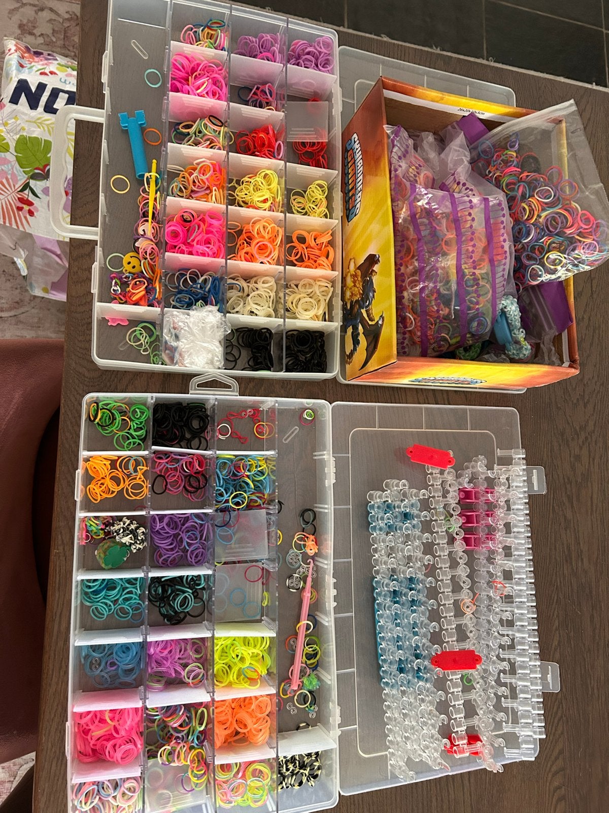 Grote Loom Bands Set met Opbergdozen en Accessoires, Hobby en Vrije tijd, Knutselen, Ophalen, Overige thema's, Meerkleurig, Zo goed als nieuw
