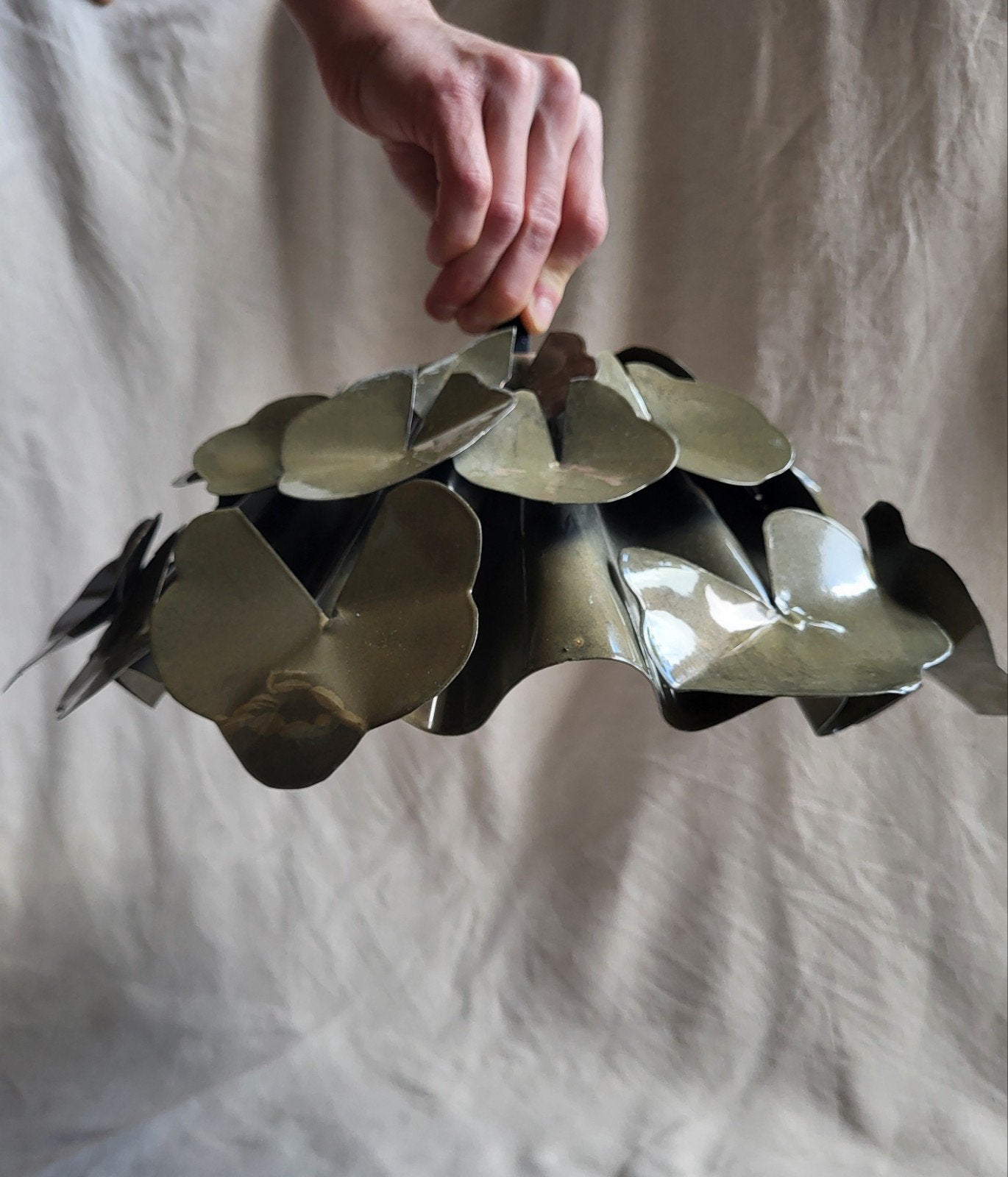 Unieke handgemaakte metalen bloem hanglamp - Olijfgroen (E27, Modern, Groen, Hanglamp, Overige merken