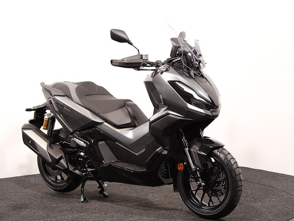 Honda ADV350, Bedrijf, Scooter