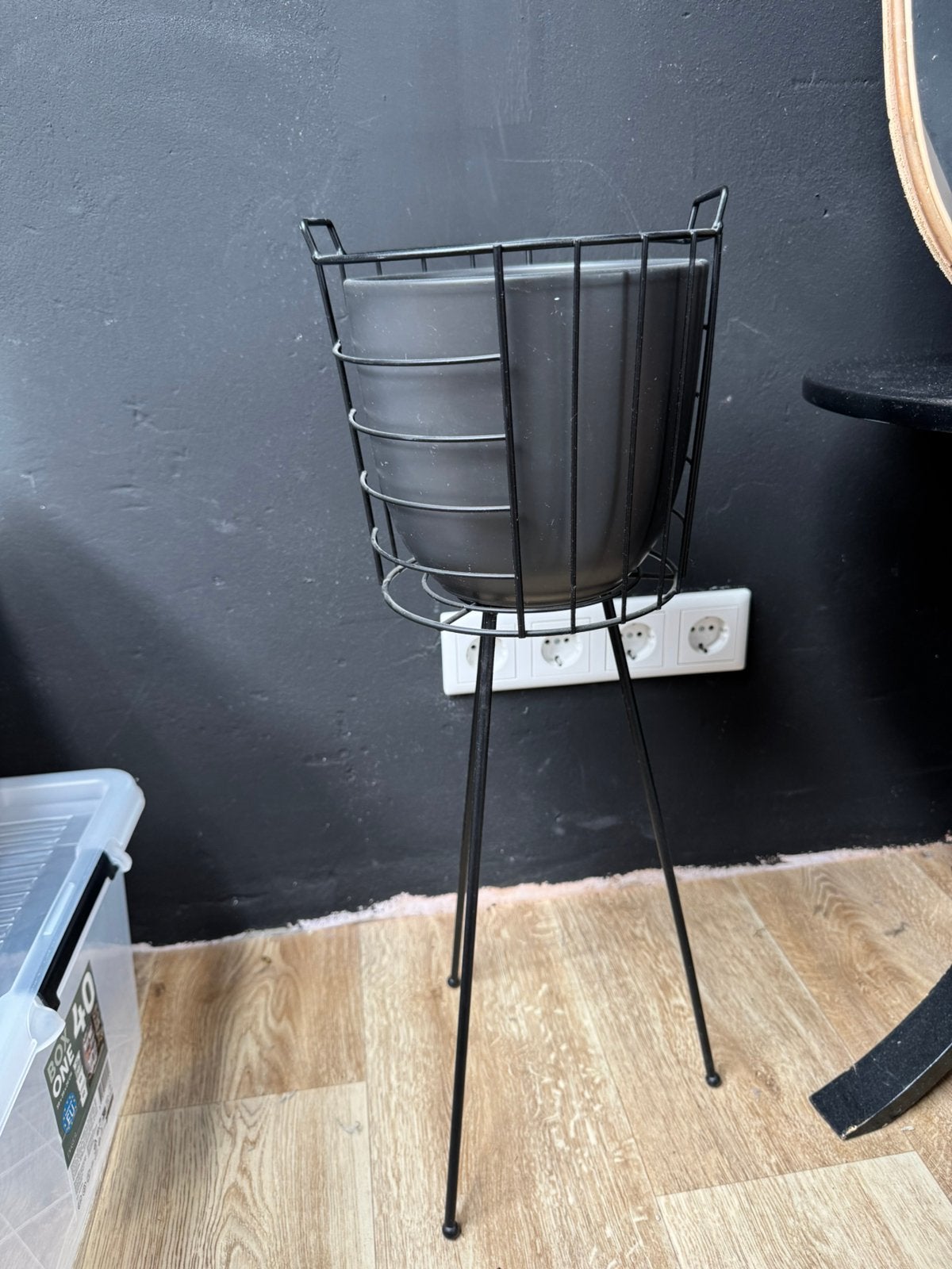 Plantenstandaard met pot, Ophalen, Zo goed als nieuw, Rond, Minder dan 30 cm