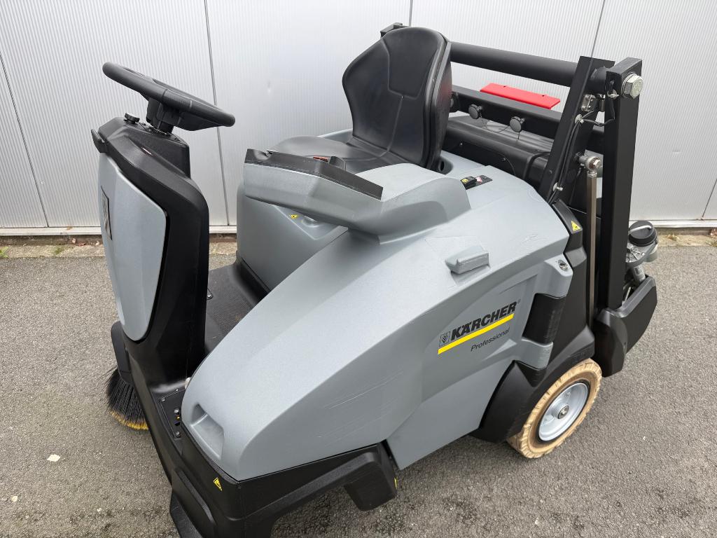 KARCHER Veeg-/zuigmachine KM 105/110 R Bp, Tuin en Terras, Veegmachines, Ophalen of Verzenden, Zo goed als nieuw, Kärcher