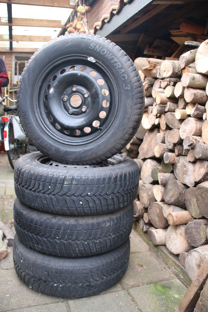 4 stalen velgen met Vredestein winterbanden, Ophalen, Gebruikt, 15 inch, Banden en Velgen
