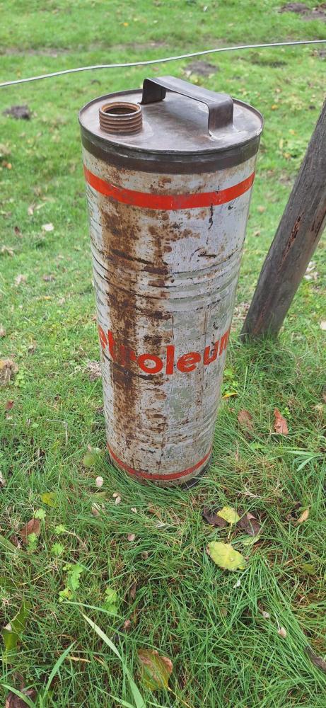 Vintage hoog petroleum blik, tweetalig., Gebruikt, ., ., .