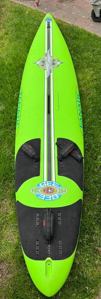 Fanatic Bee 284 windsurfplank surfplank, Ophalen, 250 tot 300 cm, Zo goed als nieuw, Met vin(nen)