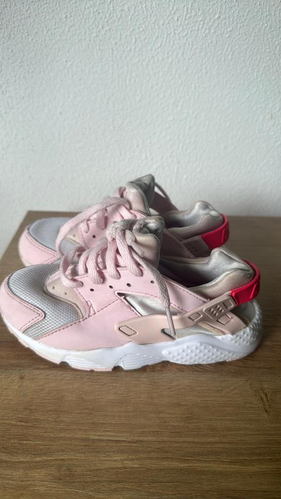 Meisjes Nike  Huarache 29,5, Meisje, Schoenen, Ophalen of Verzenden, Zo goed als nieuw