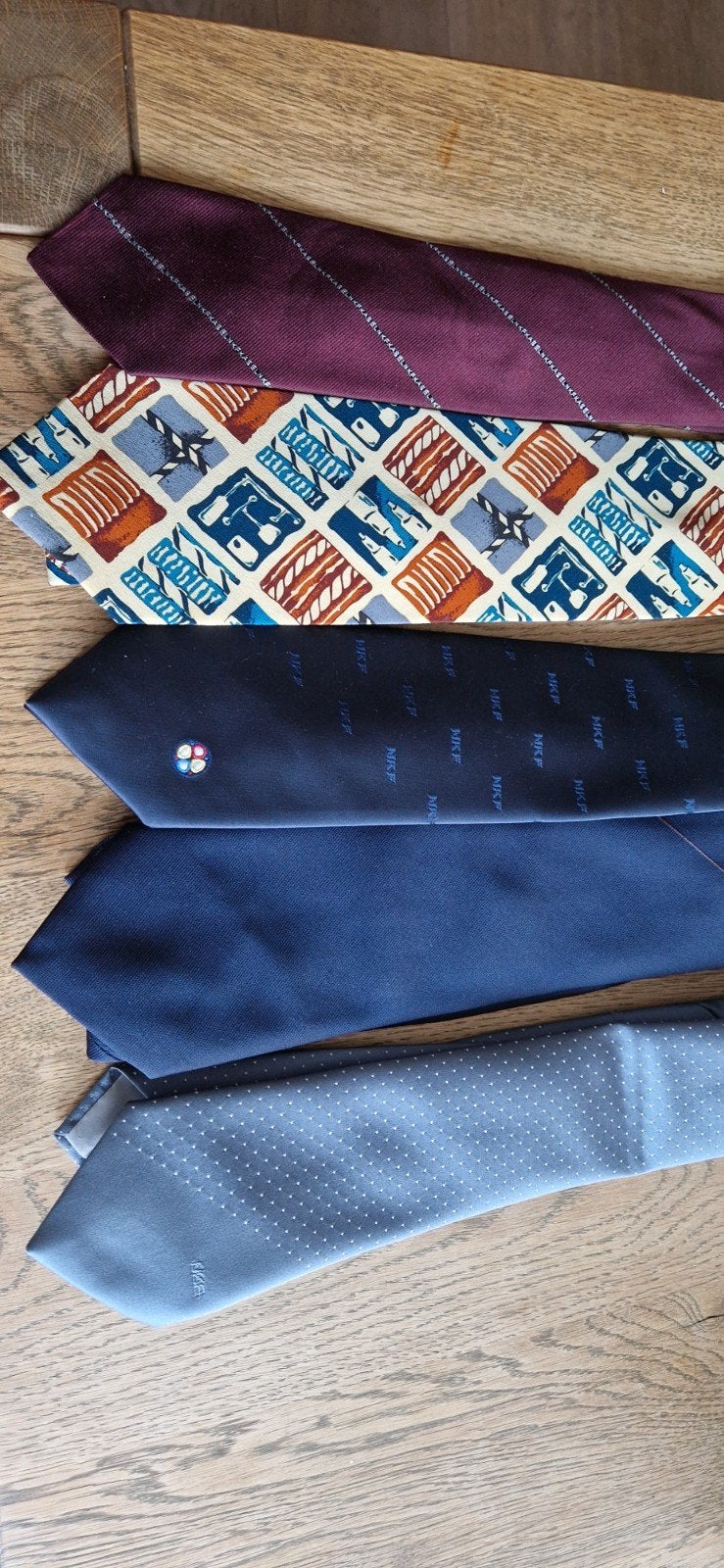 Vintage Bedrijfstropdassen - NKF Delft / kabelfabriek, Effen, Blauw, Ophalen of Verzenden, Gedragen