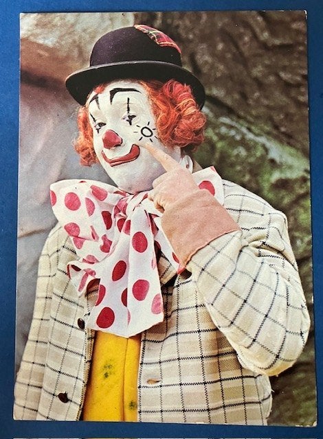 Pippo de Clown wijst op het zonnetje op zijn gezicht, Verzamelen, Ophalen of Verzenden, 1960 tot 1980, Gelopen, Overige thema's