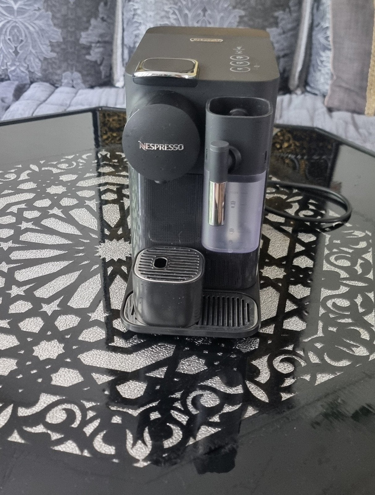 DeLonghi Nespresso Lattissima One - Zwart, Witgoed en Apparatuur, Koffiezetapparaten, Ophalen