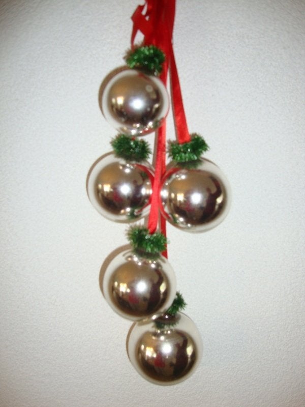 carrousel van 5 zilverkleurige kerstballen., Ophalen, Zo goed als nieuw