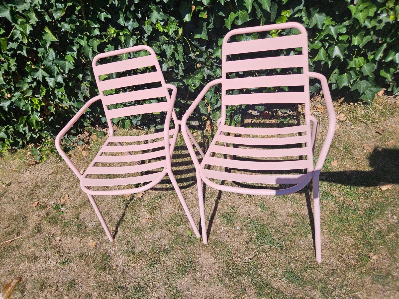 2 licht roze stoelen, Tuin en Terras, Ophalen, Zo goed als nieuw, Kunststof