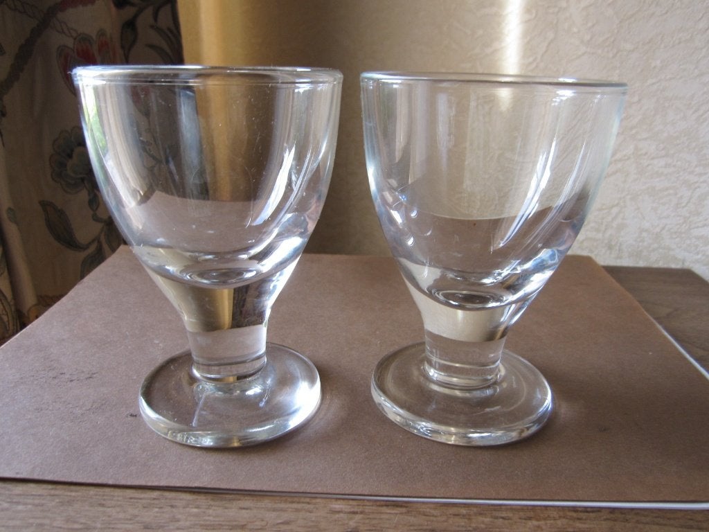 Twee mondgeblazen dikwandige koffieglazen -, Glas of Glazen, Verzenden, Overige stijlen, Glas