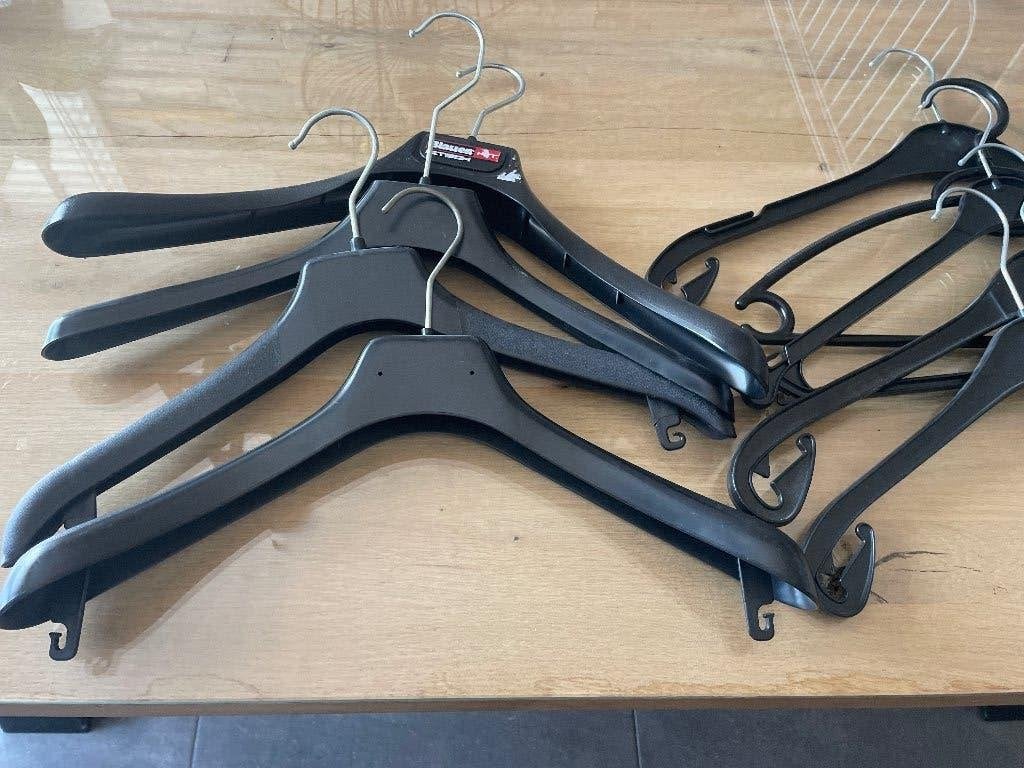 13 stuks Kledinghangers, Ophalen, Zo goed als nieuw, Kunststof, Volwassenen