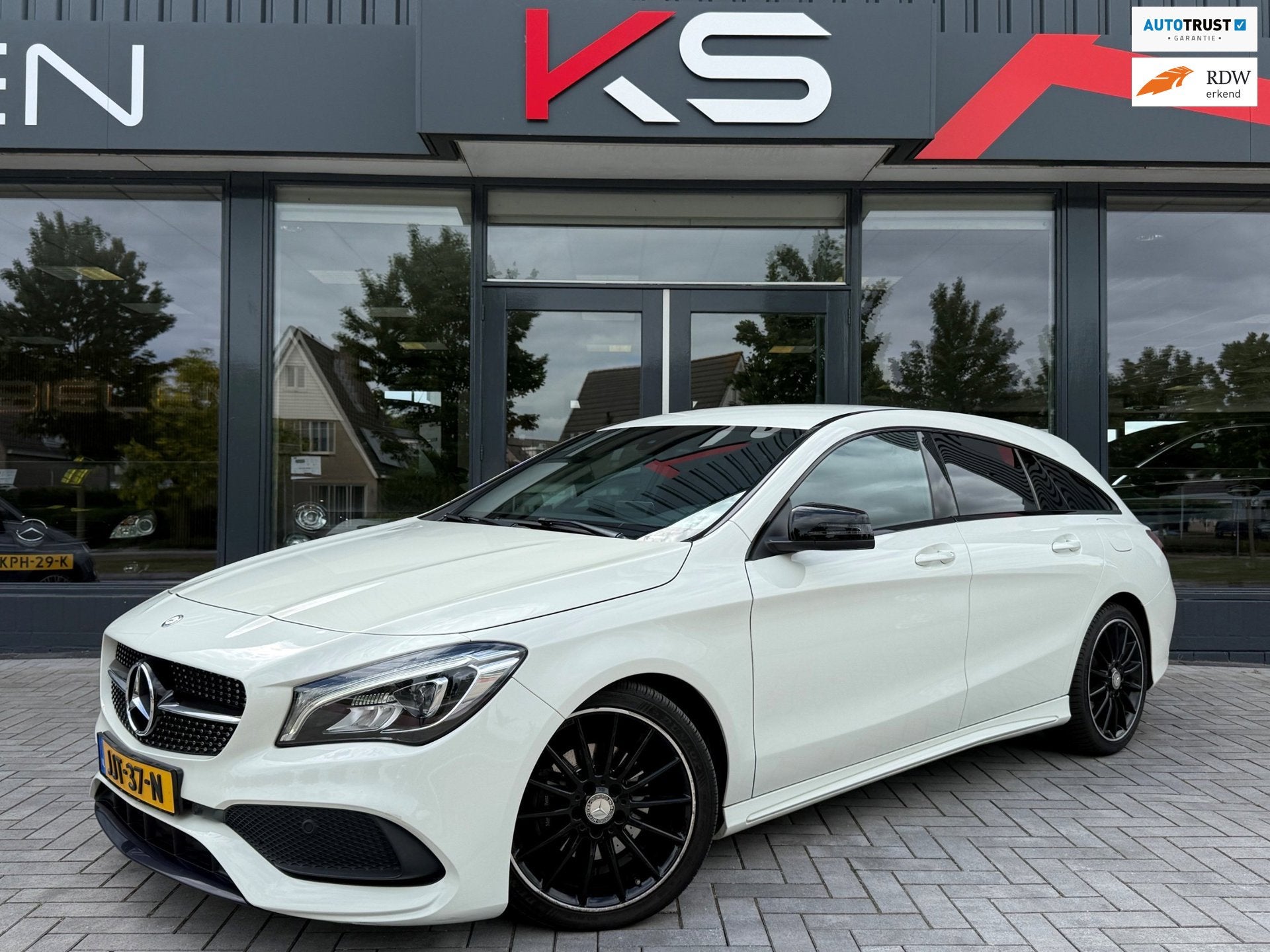 Mercedes-Benz CLA-klasse Shooting Brake 180 Facelift AMG Nig, Voorwielaandrijving, Gebruikt, 715 kg, 1595 cc