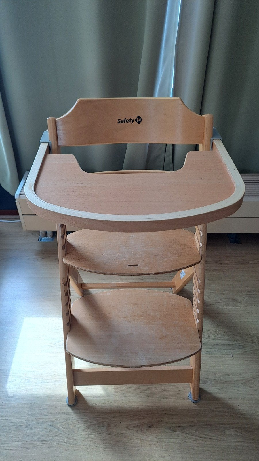 Safety 1st Meegroeistoel Houten Kinderstoel met Eetblad, Kinderen en Baby's, Kinderstoelen, Ophalen, Gebruikt, Meegroeistoel, Gordel(s)
