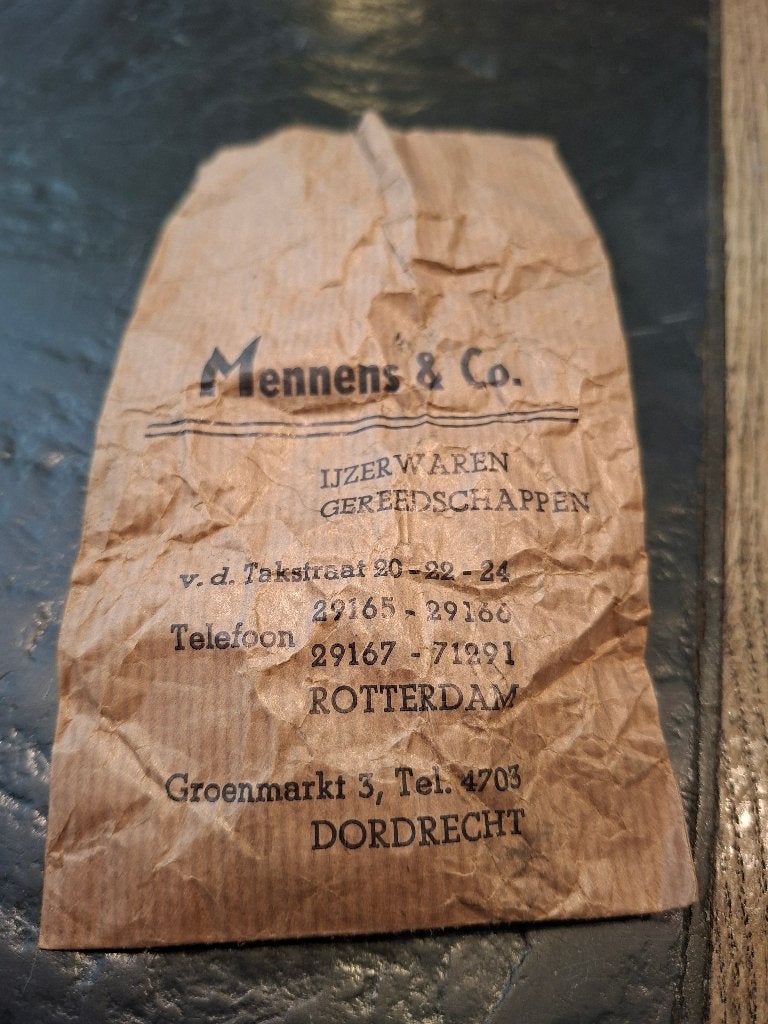 Zeer oud papieren zakje met onderdelen van Mennens & Co., Ophalen of Verzenden, Gebruikt, Verpakking