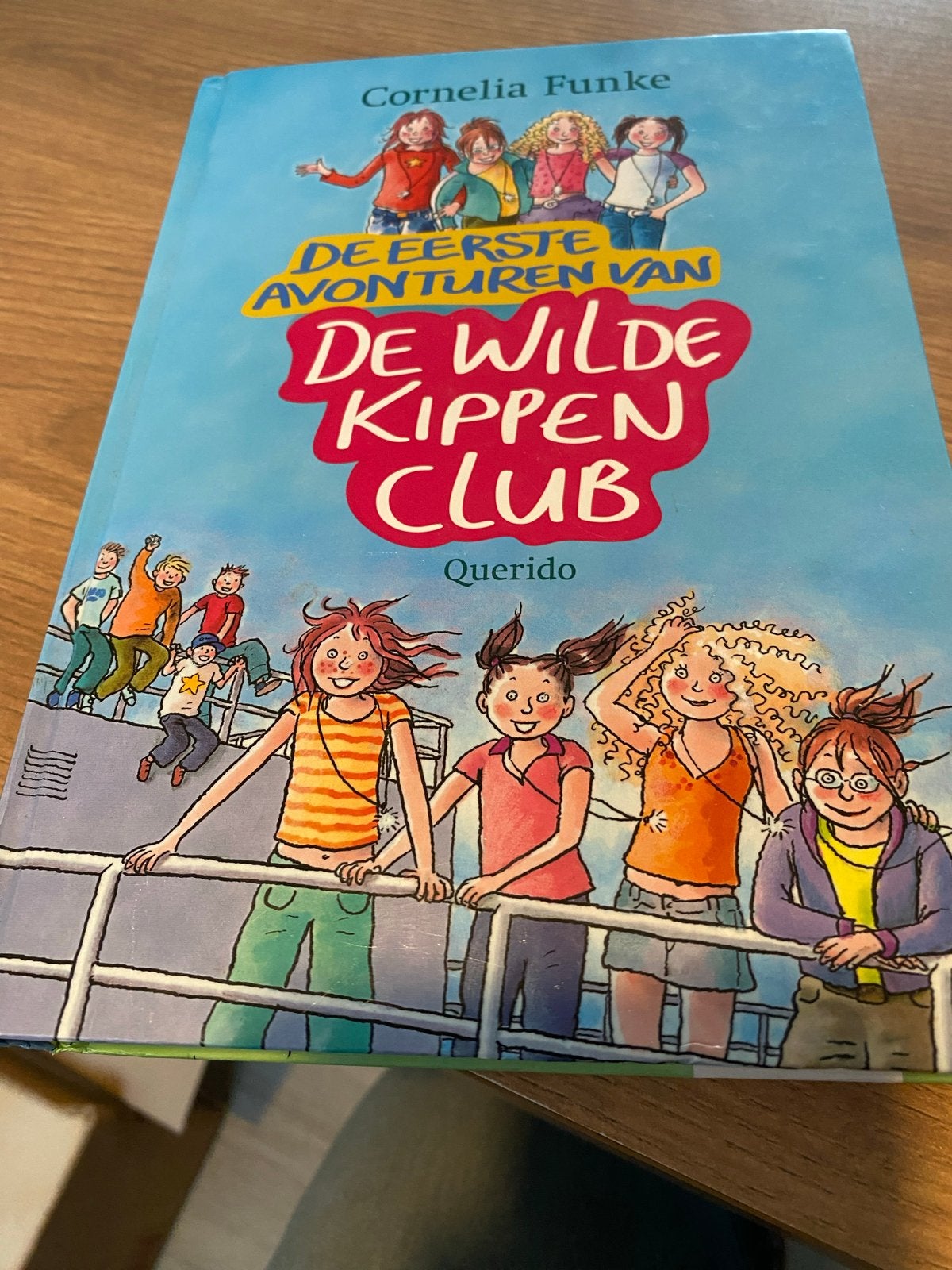 De Wilde Kippen Club - De Eerste Avonturen van Cornelia Funk, Ophalen of Verzenden, Gelezen, Fictie algemeen