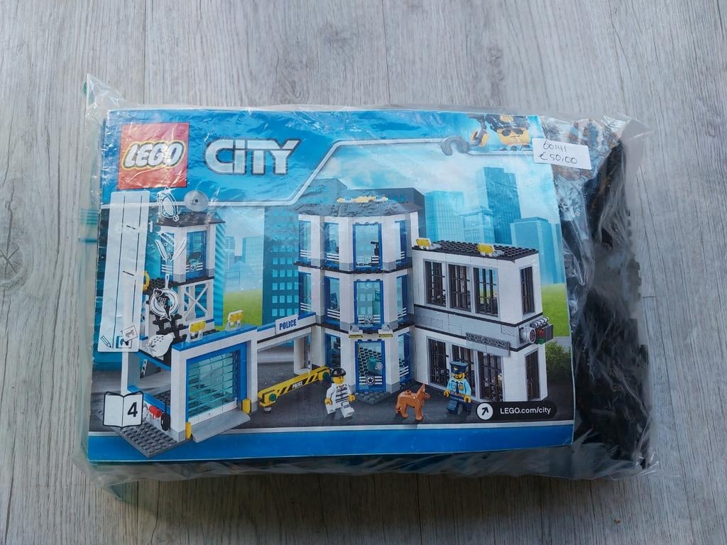 Lego 60141 politie bureau, Kinderen en Baby's, Speelgoed | Duplo en Lego, Lego, Ophalen of Verzenden, Compleet, Complete set