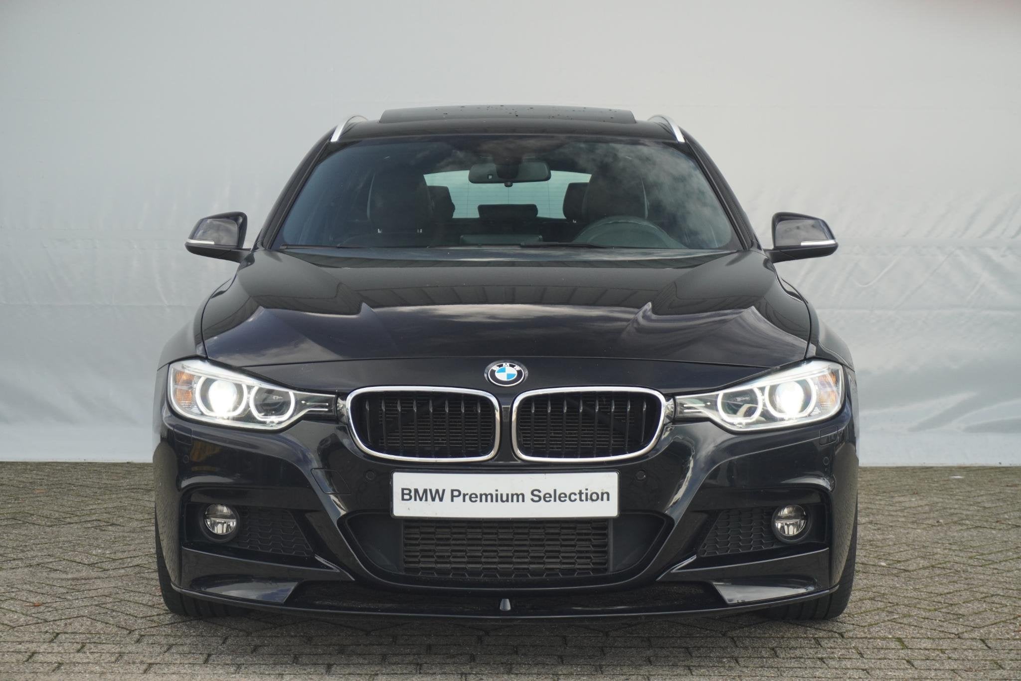 BMW 3 Serie Touring 320i M Sportpakket / Harman Kardon / Pan, 12 maanden, Gebruikt, 4 cilinders, Zwart