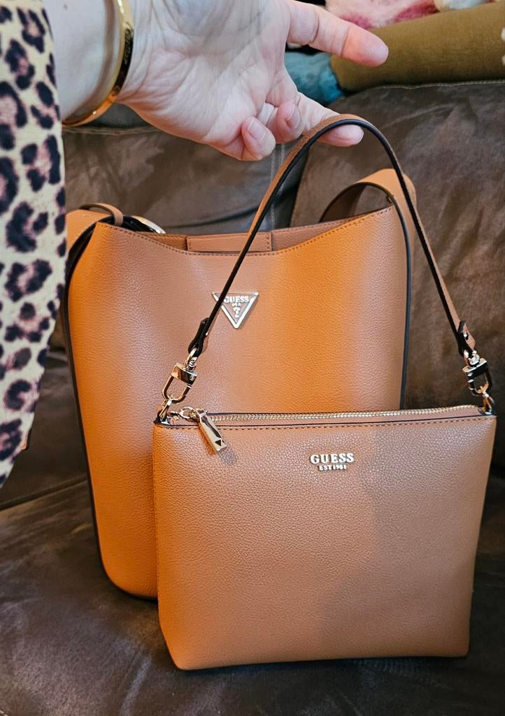 Bucket tas GUESS origineel, Ophalen of Verzenden, Nieuw, Bruin, Schoudertasje
