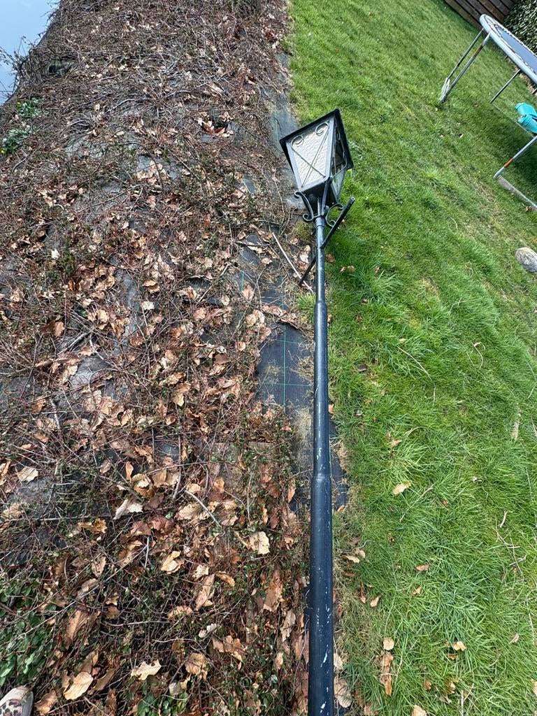 Oude ijzeren lantaarnpaal - Klassieke buitenverlichting, Tuin en Terras, Ophalen, Gebruikt, Staande lamp, Netvoeding