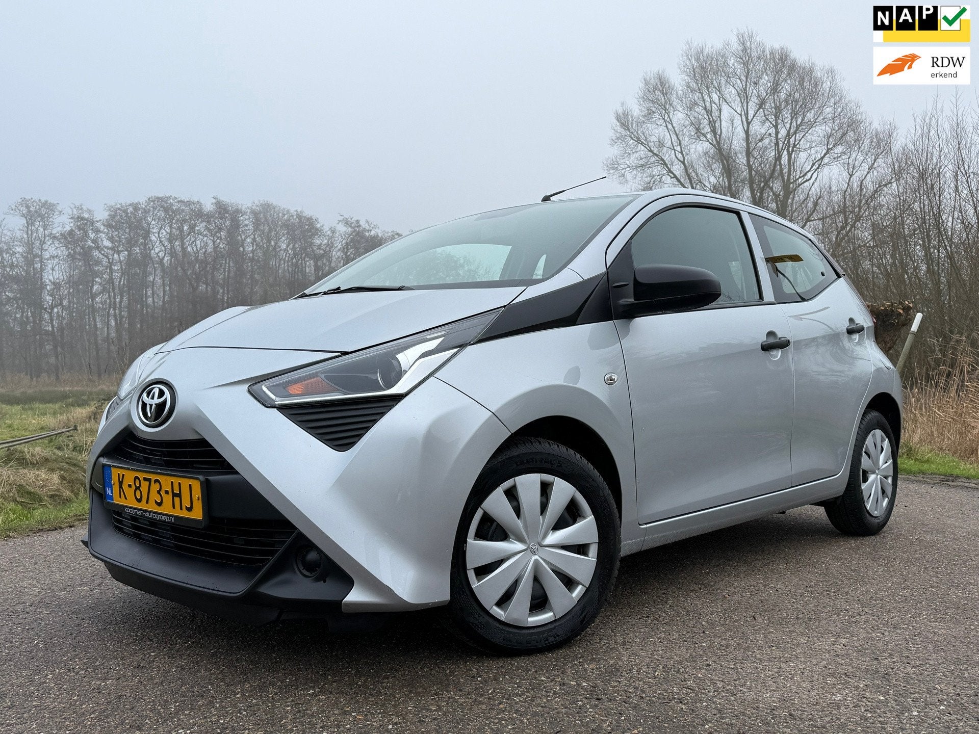 Toyota Aygo 1.0 VVT-i x-fun 1e Eigenaar Airco BT/USB/AUX Cru, Voorwielaandrijving, Stof, Gebruikt, 4 stoelen
