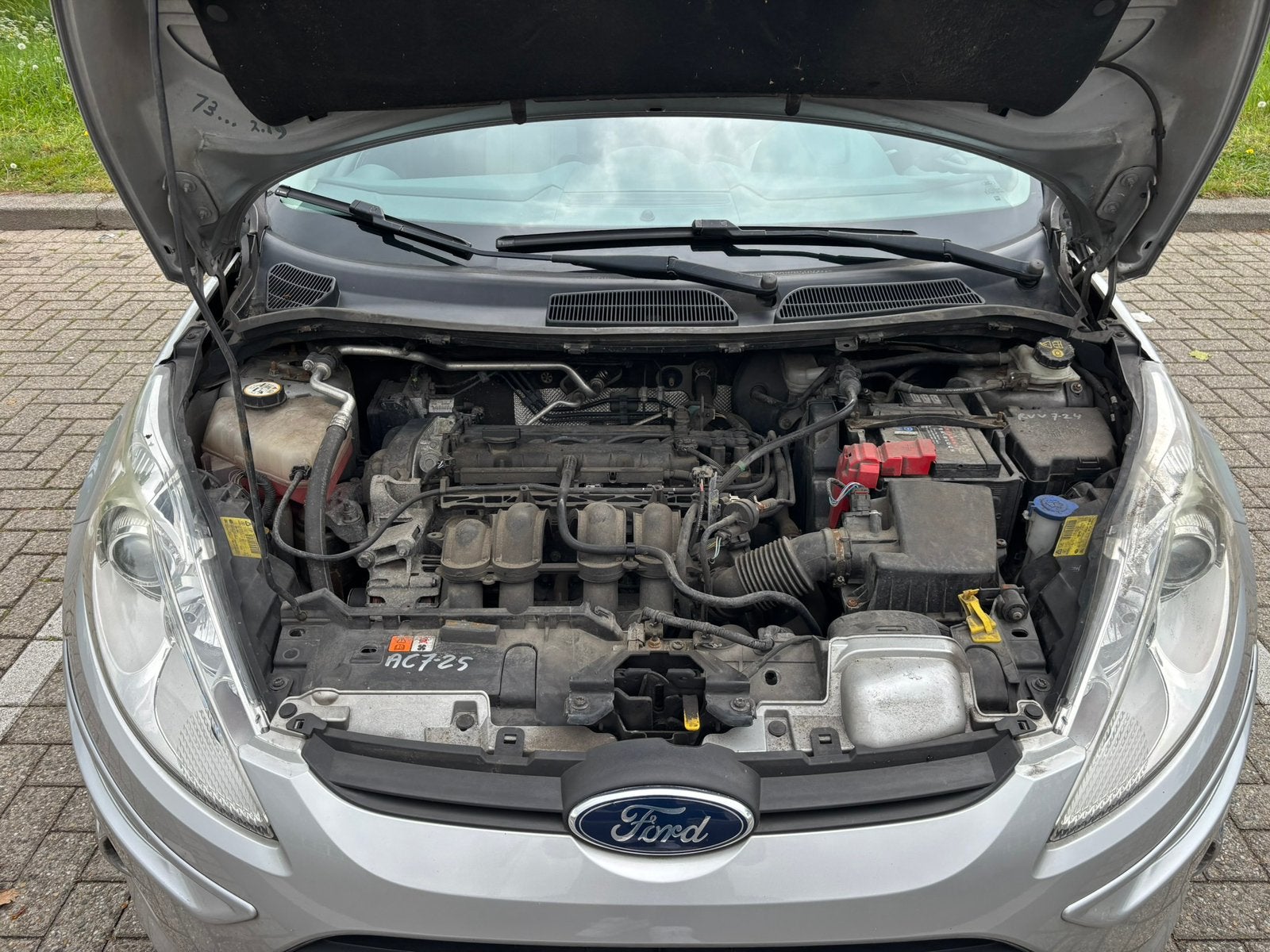 Foto 19 van Ford Fiësta 1.6 Ti-vct 88KW 5DR 2011 Grijs - APK juli 2027
